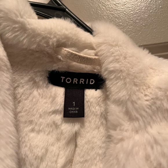 Torrid Cream Faux Fur Jacket - Picture 3 of 3